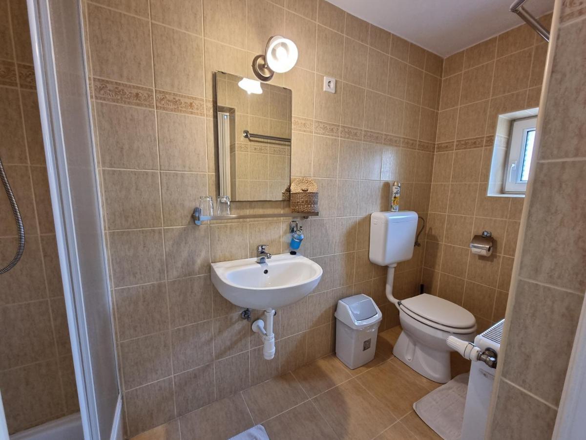 Abigel Vendeghaz Hotel Miskolc Eksteriør billede
