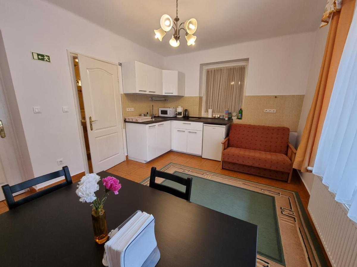 Abigel Vendeghaz Hotel Miskolc Eksteriør billede