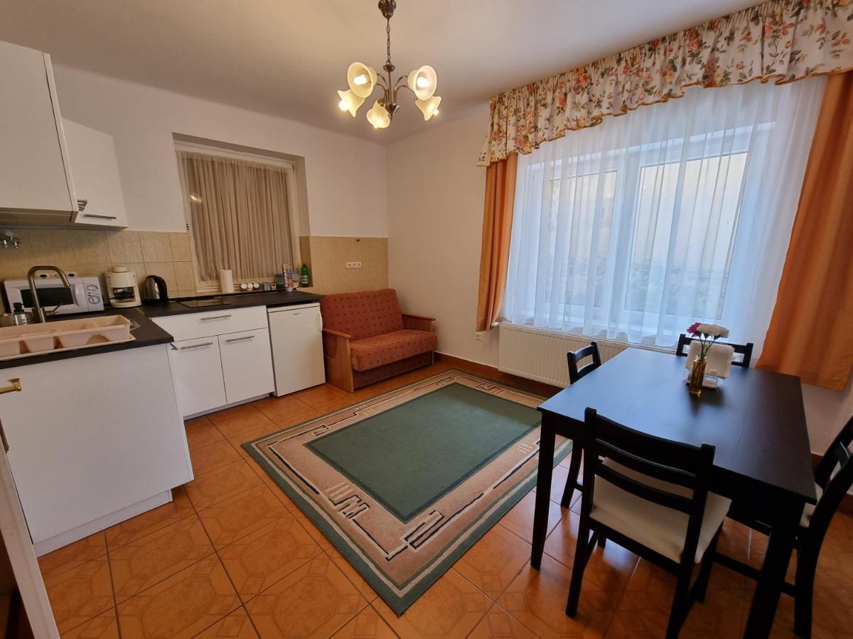Abigel Vendeghaz Hotel Miskolc Eksteriør billede